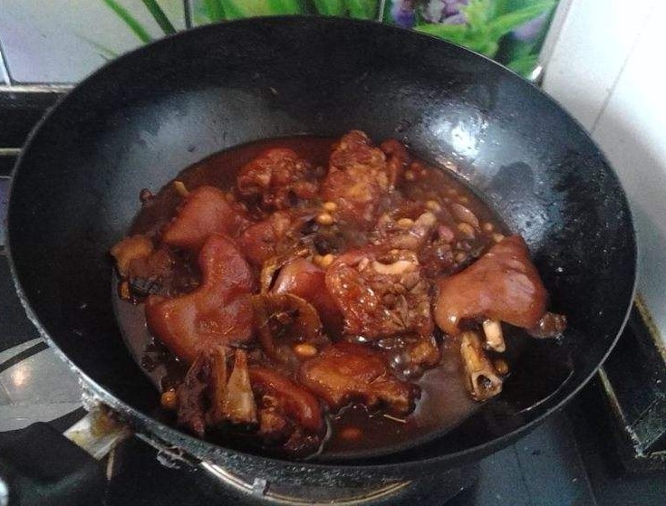 加点|炖猪蹄时为什么炖不烂?大厨透漏:多加点此料,炖的会更软烂入味