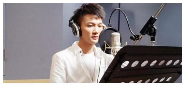 他在《好声音》早早被那英淘汰，如今红到发紫，高晓松喊他周老师