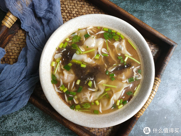 馄饨汤怎么做才好吃？汤底和馅料是关键，教你做，比骨头汤还好喝