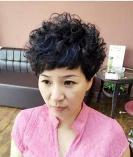 白发 五十岁女人要避开三款发型,第一款显老,第二款显胖,第三款显黑