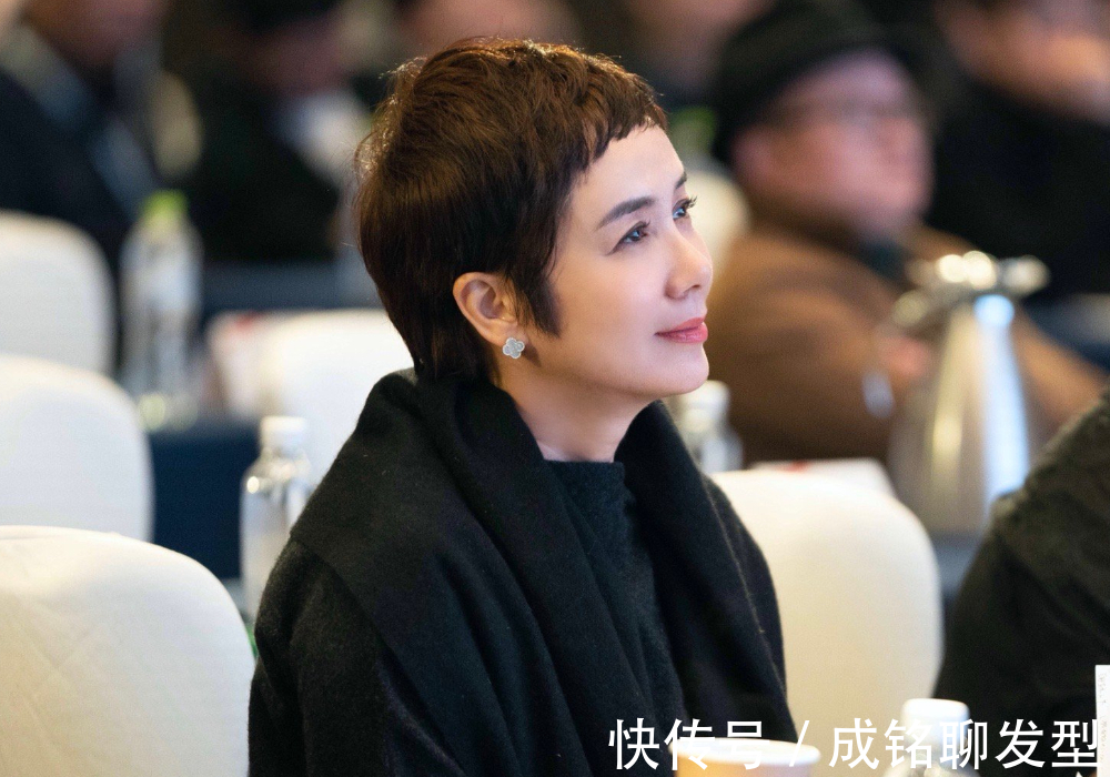 发型|四十的女人,都喜欢剪短刘海和短发?如何知道自己适合什么发型?