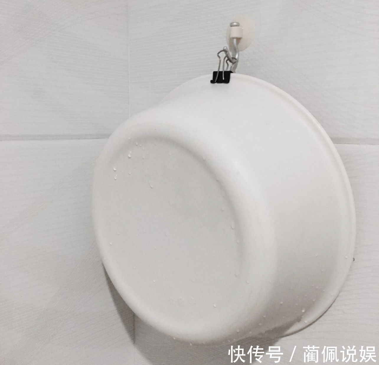 拖鞋架|这10种卫浴用品,早该拉入家用“黑名单”,该换就换了吧!
