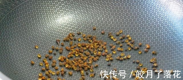 炸小酥肉时,面糊是关键,花椒是灵魂,1种做法2种吃法,超正宗!