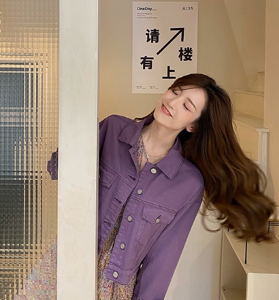 初春的温柔穿搭得这样穿!薄外套+奶油裙,真女人的时髦穿法