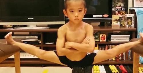 关节|小朋友掰手腕好不好?专家:这几种运动会危害孩子健康!