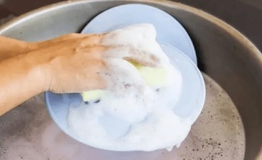 这样洗碗,也许正在、培养细菌,多数家庭中招,劝你趁早改正