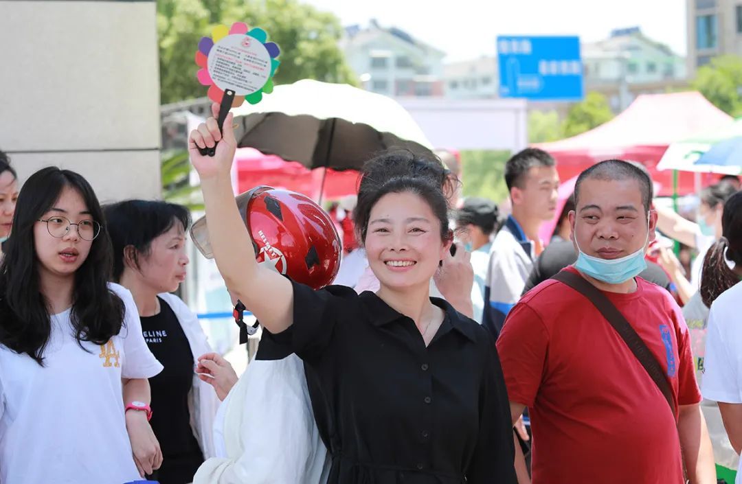 永嘉传媒集团|高考首日！现场直击！为5257名永嘉学子加油！！！