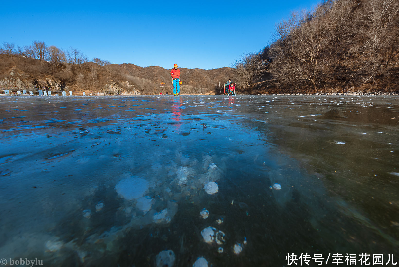 忘忧湖上的蓝冰之旅，感受气泡湖神秘魅力，嗨玩冰雪的玉渡山