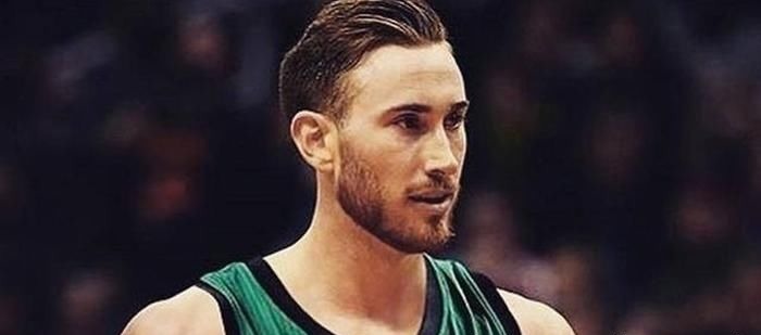 安踏 安踏联名“范思哲”!颜值满分,国外明星上脚,老外也爱进口鞋?