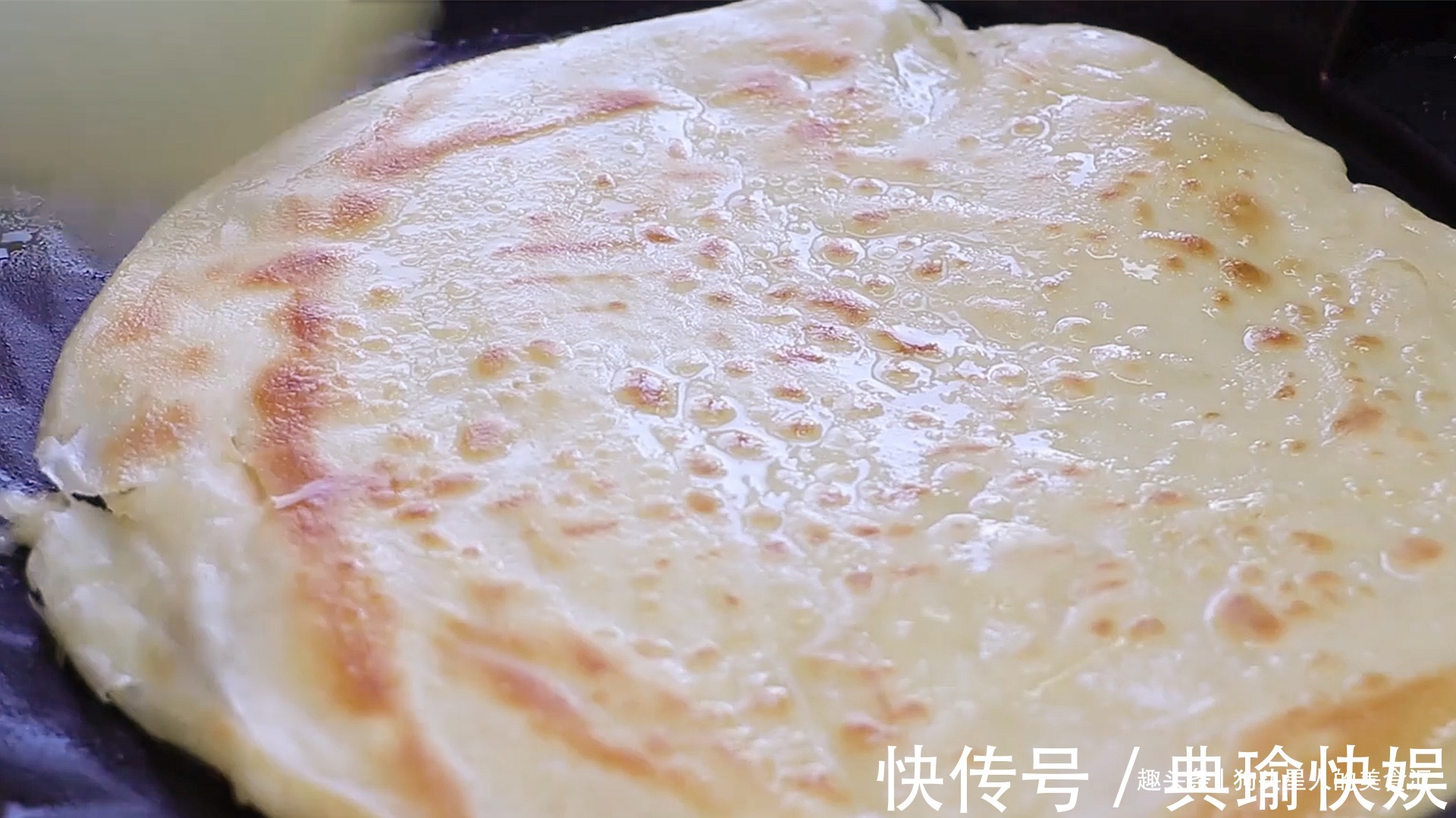 油酥|烙饼时,不要直接烙,多加这两步,饼柔软又起层,3分钟就能出锅