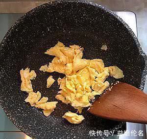 香甜|炒西红柿时,锅里加点“它”,西红柿1分钟出沙,香甜多汁真下饭