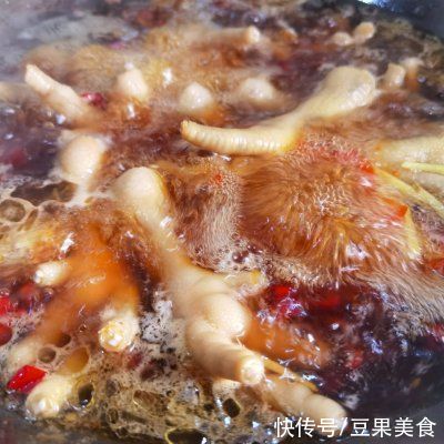  五步搞定红烧鸡爪，色香味俱全，健康美味都可以当零食吃