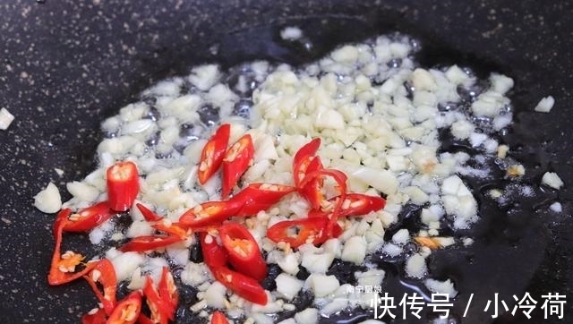 香茄子|炒茄子时,下锅前多做这一步,茄子不吸油还特别下饭,拿肉都不换