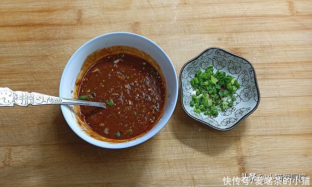 甜面酱|白肉这么做出来吃,口感厚重,虽然味道有点怪,但是却浓香醇厚