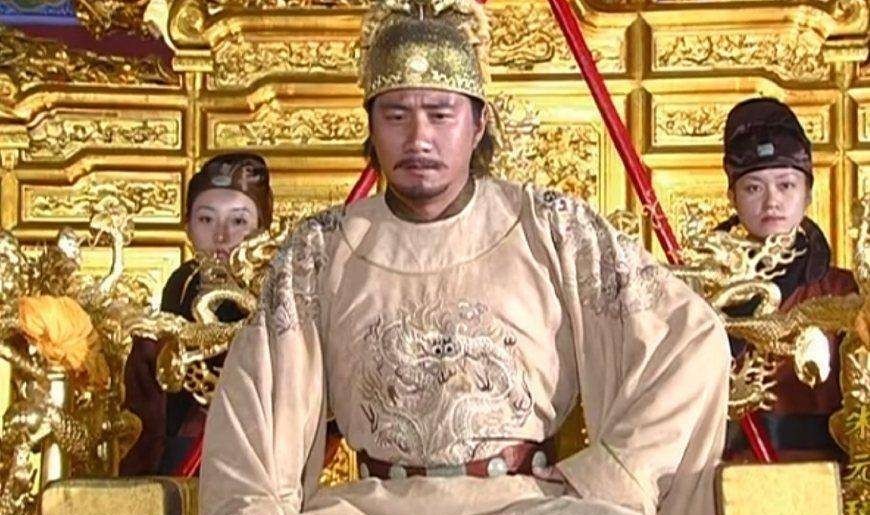 错怪|武将行事嚣张被误认为造反，殿堂上脱下衣服，皇帝：朕错怪你了