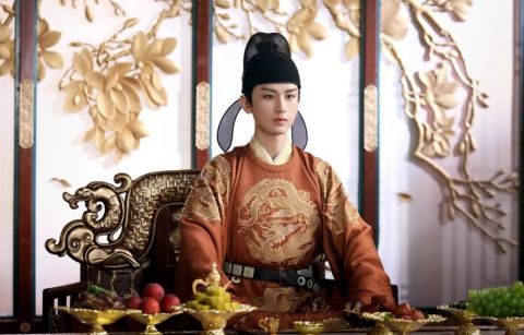 成毅|《与君歌》开播两天热度第1，成毅被吐槽没有帝王气势，太阴柔？