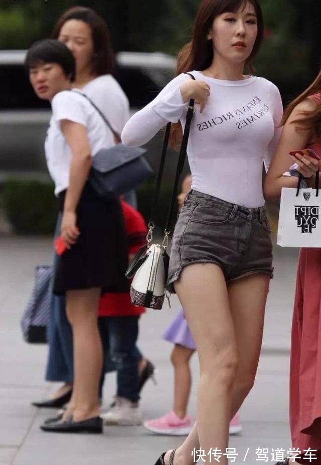 小姐姐 大妈你别看了,这穿搭不适合你!街上的尤物,看一看就知道!