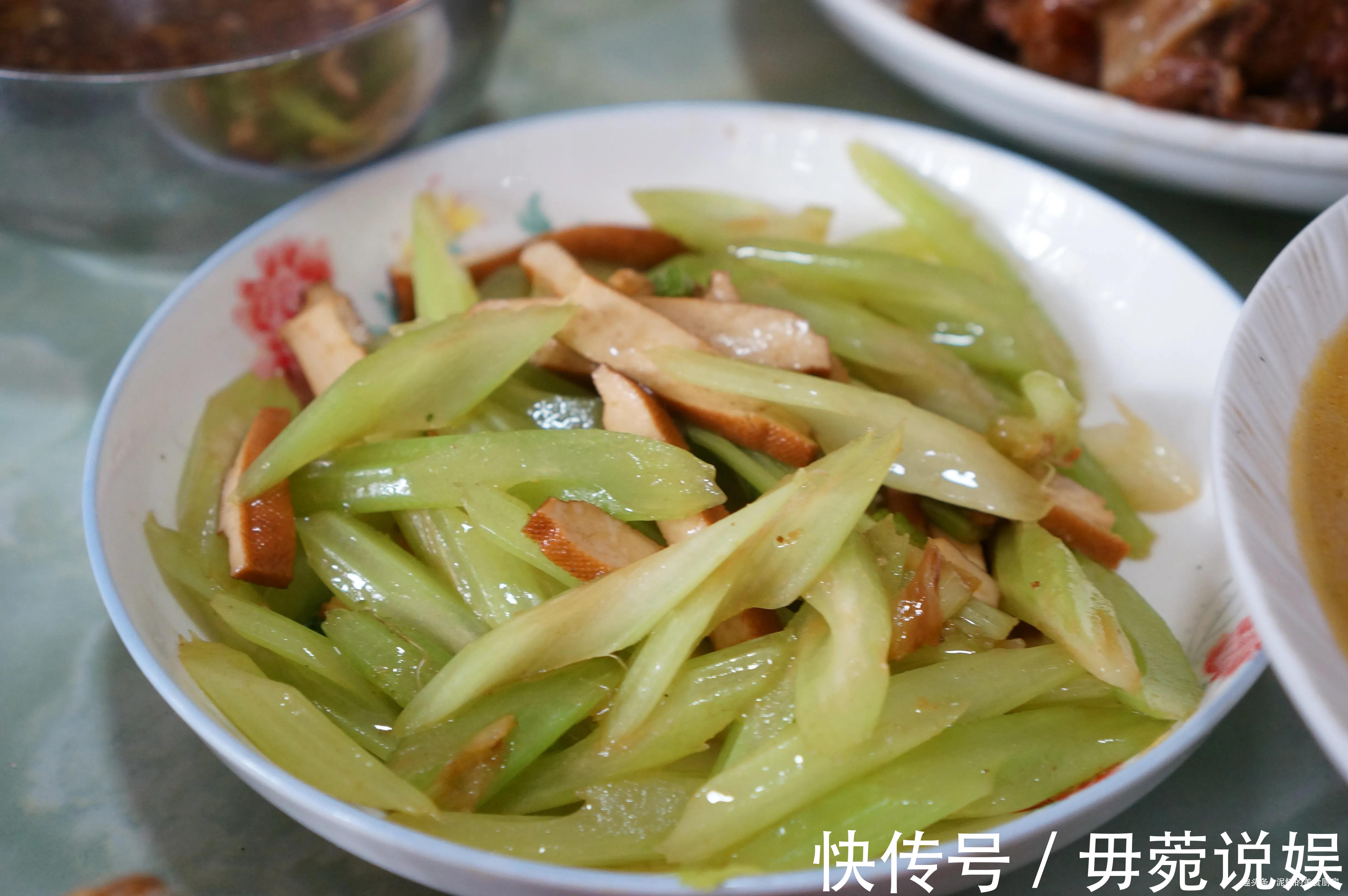 家宴|晒晒妈妈家的家宴,16道菜,荤素搭配太丰盛,网友不胖才怪