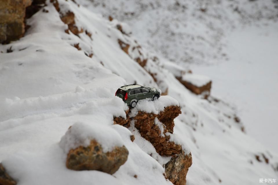 【潮玩车模】单人单车穿越冰雪，勇气可嘉