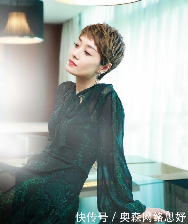 裙子|马伊琍又换新发型,剪利落短发太减龄,衬衫搭高腰裤好随性