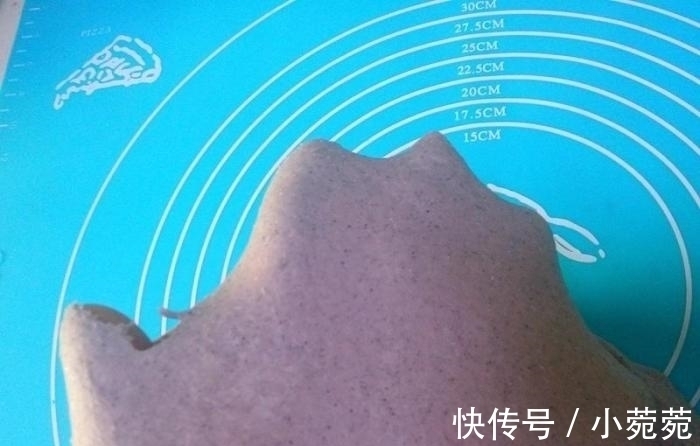 做了7年面包，第一次做“黑面包”，女儿一口气吃了两个，真好吃