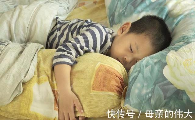 生物钟|孩子这两个时间段睡得香，不是啥好事，及时叫醒，不利于娃长身体