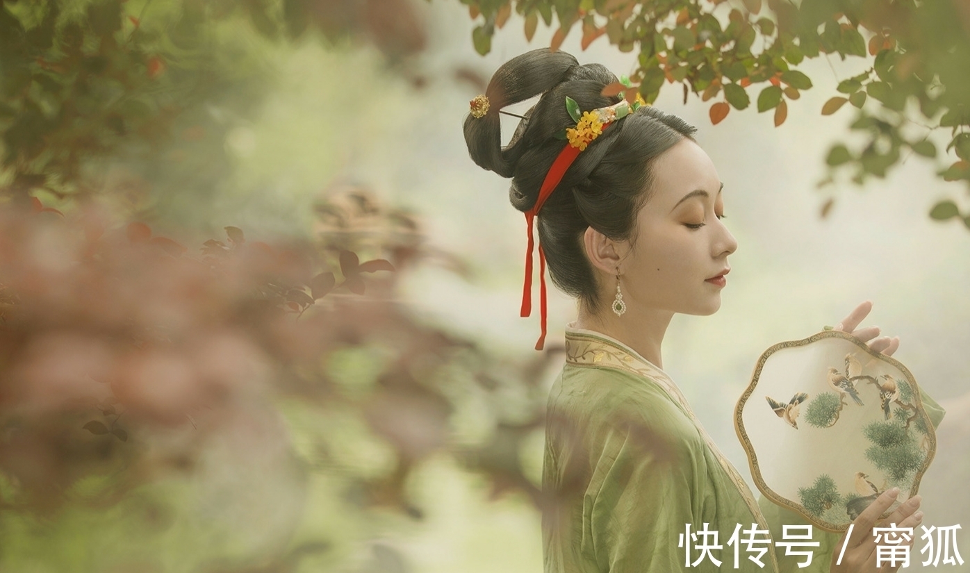 红伞#七绝·三十九首丨雁留斜影云堆月,梦与何人共举觞?