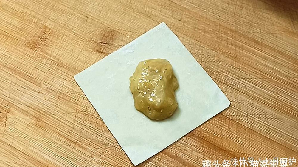 几张馄饨皮2根香蕉,做一盘“香蕉派”,成本也就几元钱,特划算