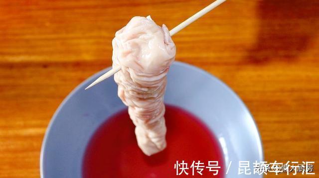 脆皮|很多人不爱吃猪大肠,那是没做好,放入脆皮水中,外皮酥酥脆脆