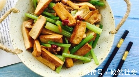 肉质|在家做芹菜香干小炒肉,芹菜清脆可口,肉质鲜美,健康有营养