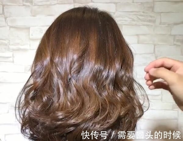 减龄 齐肩发不长不短很难受,新春发型木马烫搭配棕色才好看,减龄可爱