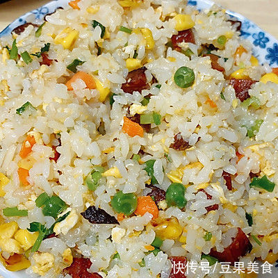 想要滋阴补血吗？这道五彩缤纷的腊肠炒饭少不了