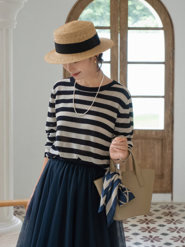 阔腿裤|秋季最火穿搭指南,条纹衫搭配半身裙或者白色阔腿裤,高级时髦!