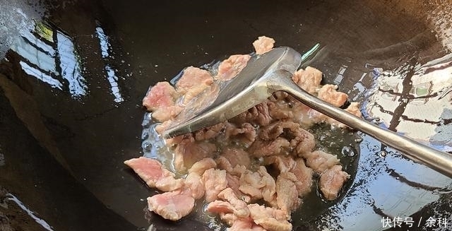 几块钱|几块钱的香干,和蒜苗、猪肉简单一炒,出锅下饭又美味