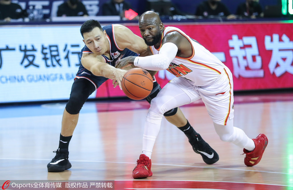 钟诚|“带头大哥”!阿联罚球13连中砍23+11 两项数据全场最高