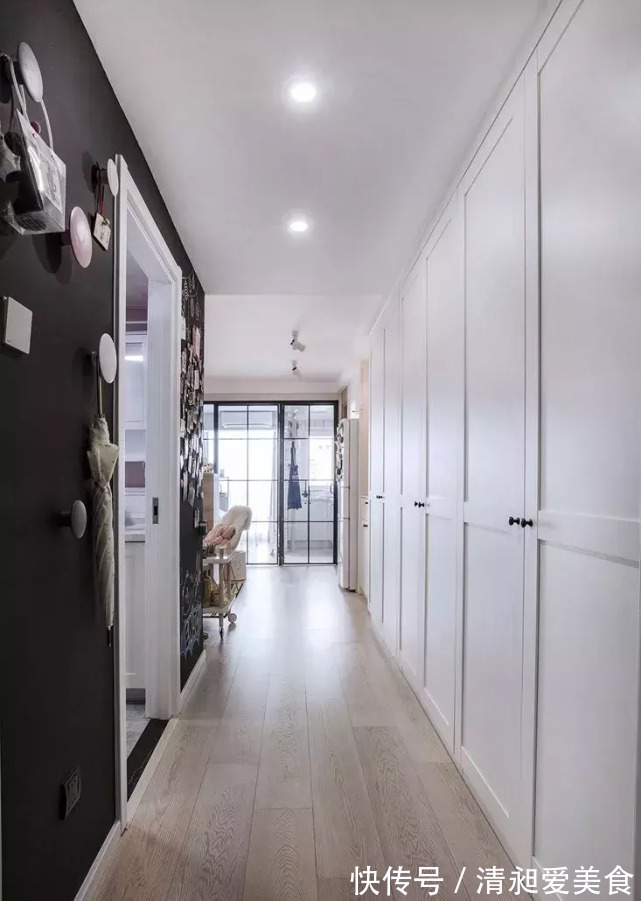 玄关柜|电视墙要不要装柜子？一进屋就被迷住了，全屋太漂亮了