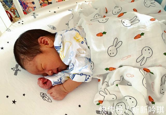 四肢|“仰卧侧卧俯卧”优缺点分析,哪种睡姿对宝宝最好?很多家长做错