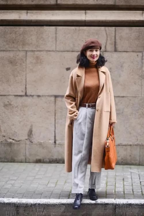 40岁以上的女人学“别人家的妈妈”穿搭,简约气质,减龄有品位!