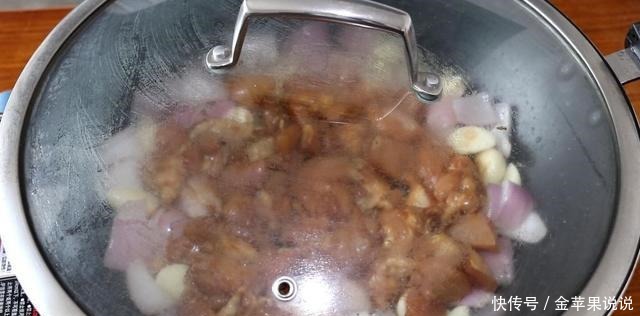 这是鸡腿的特别做法,不要焯水不用过油,味道比饭店做的都好吃