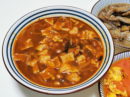 女儿闺蜜来家吃饭，爸妈动手做了4道家常菜，2个孩子夸赞太香了