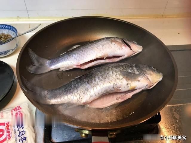 煎鱼|不管煎什么鱼，只要记住这3点，保证不粘锅不破皮，鱼又香又嫩