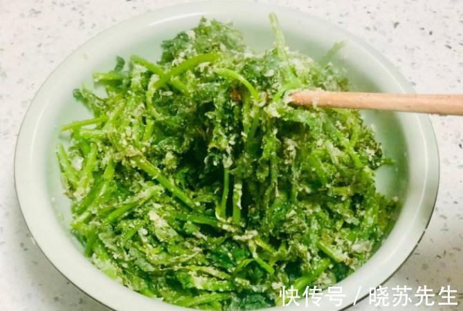 食用油|冬天多吃茼蒿，润肺又安神，简单一蒸好美味，教你详细做法