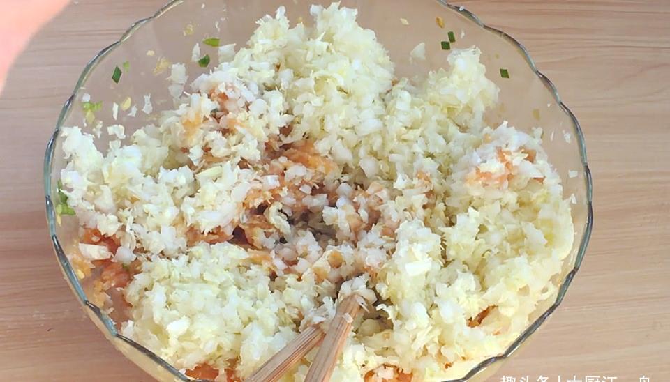 饺子|白菜饺子好吃有诀窍,教你调馅的正确做法与用料,饺子不好吃才怪