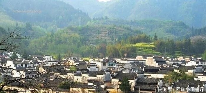 别墅|农村自建三层别墅，面宽不到13米，挑空客厅外加车库，经典又时尚