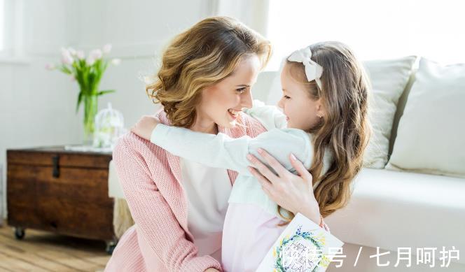 言行|孩子的这个小动作吓到妈妈了,原来都是自己影响的,父母注意言行