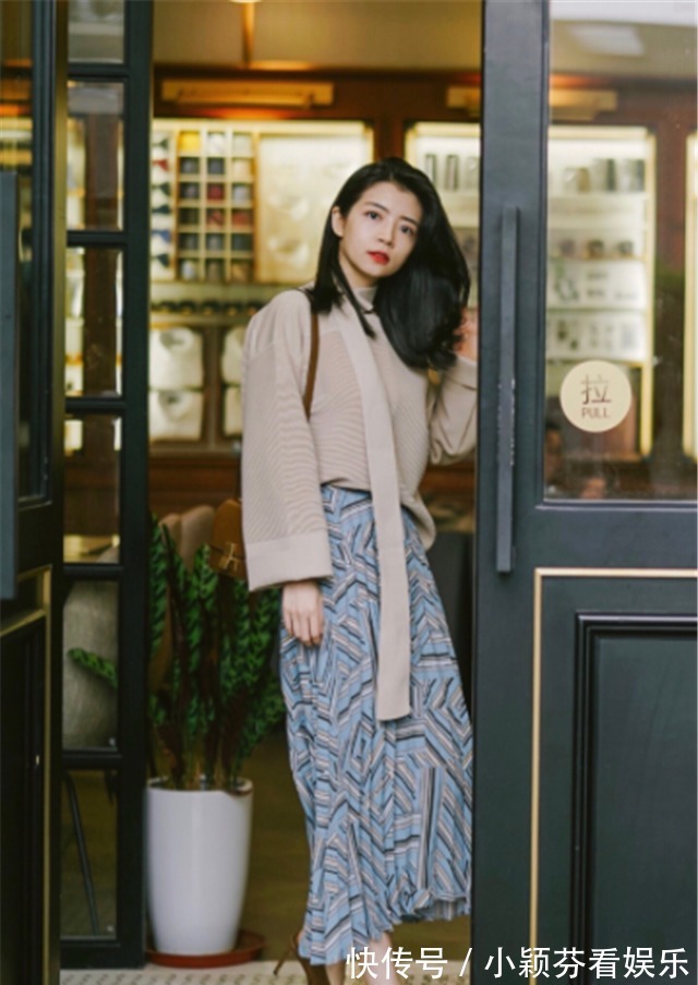 简繁|又到了跟三木学习,如何把几年前的“碎花裙”穿出高级感的时候了