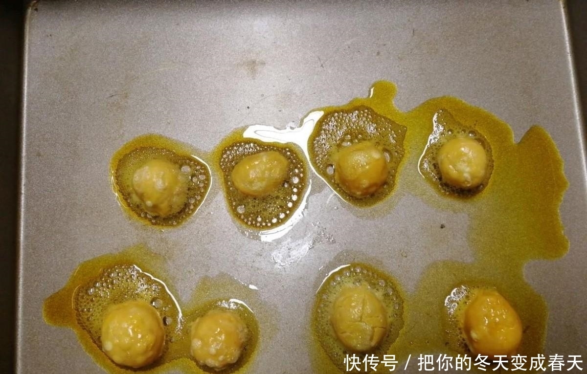 简单易上手的蛋黄酥,层层馅料包裹,香酥可口,太好吃了