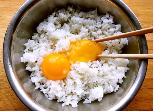 做蛋炒饭时，米饭不要直接入锅炒！多做一步，米粒金黄，粒粒分明