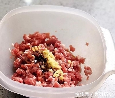 香菇猪肉大馅饼的做法