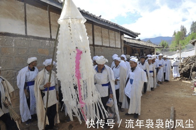 丧葬$在中国的丧葬文化中, 对寿衣很有讲究, 必须遵守这三点!